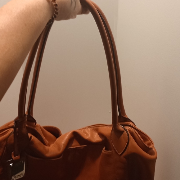 Woman's tignanello brand purse used twice - Picture 7 of 10